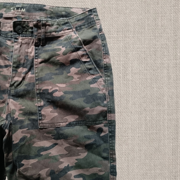 White House Black Market Green Camoflouge Utility Slim Ankle Jogger Pants Size 8 - Picture 3 of 12